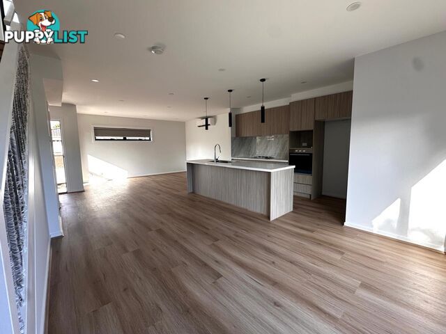2/126 Oaktree Drive HAMPTON PARK VIC 3976