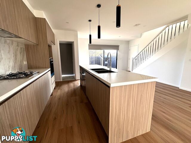 2/126 Oaktree Drive HAMPTON PARK VIC 3976