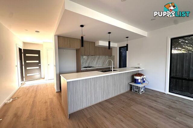 2&3/126 Oaktree Drive HAMPTON PARK VIC 3976