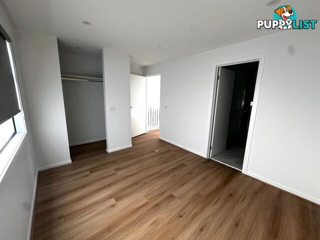 2/126 Oaktree Drive HAMPTON PARK VIC 3976