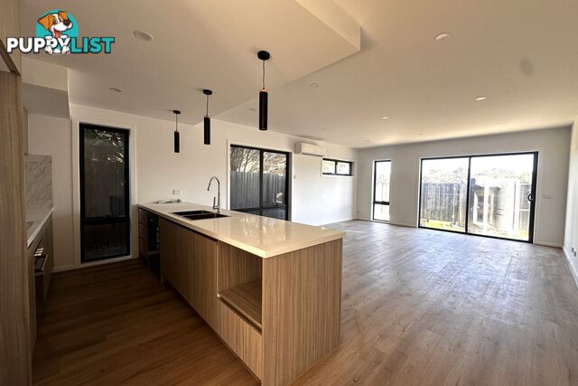 2&3/126 Oaktree Drive HAMPTON PARK VIC 3976
