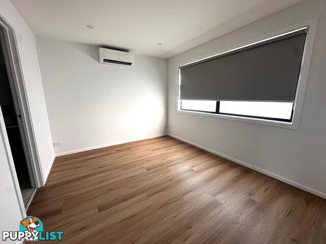 2/126 Oaktree Drive HAMPTON PARK VIC 3976