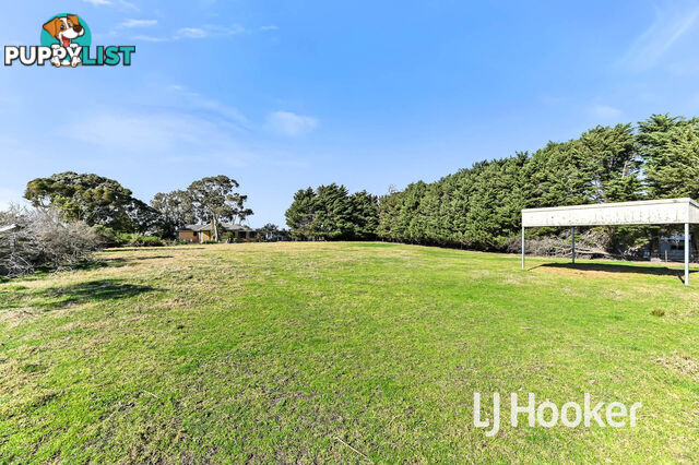 16 Meadow Road DEVON MEADOWS VIC 3977