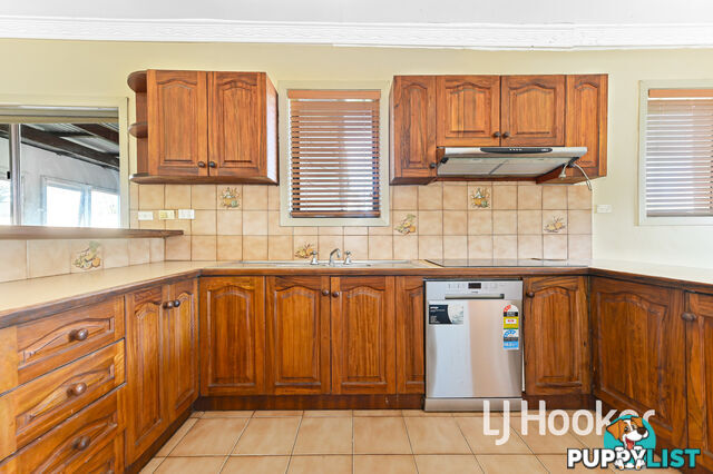 16 Meadow Road DEVON MEADOWS VIC 3977
