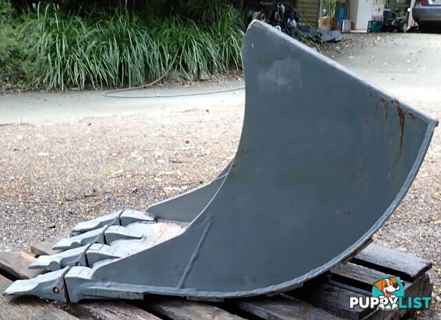 New 4-15 ton 600mm Doherty Excavator Deep Trenching Banana GP Bucket, No Headstock