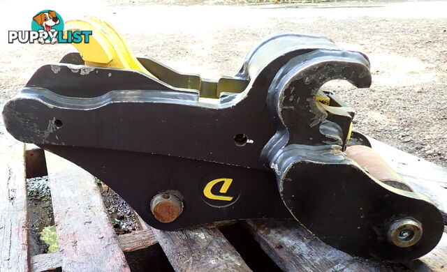 New Case 590ST Backhoe (44.45/50mm pin) Doherty Hydraulic Quick Hitch Coupling