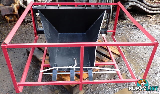 New Landy Skid Steer & Track Loader Tree Stump Removal Scoop Bucket