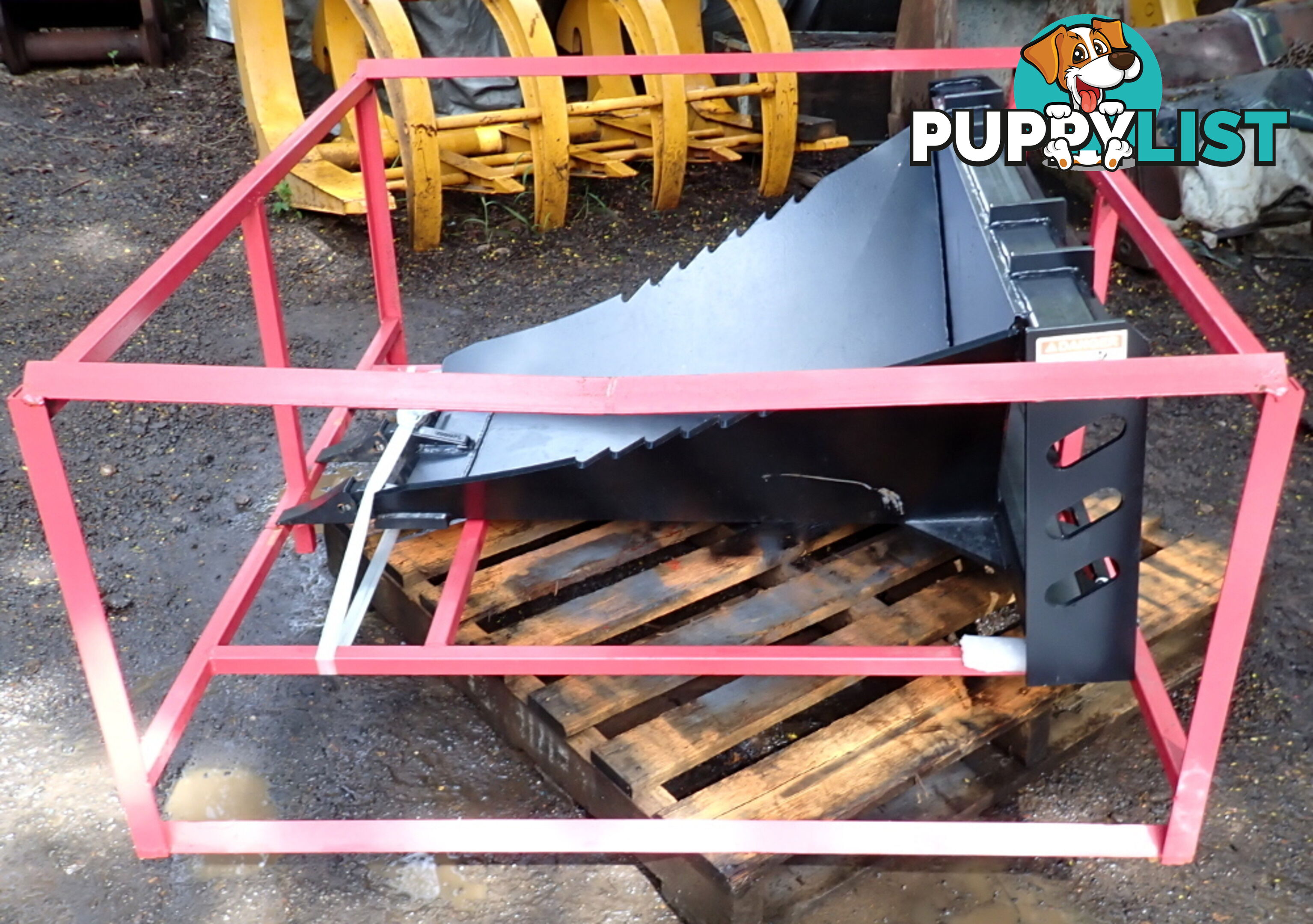 New Landy Skid Steer & Track Loader Tree Stump Removal Scoop Bucket