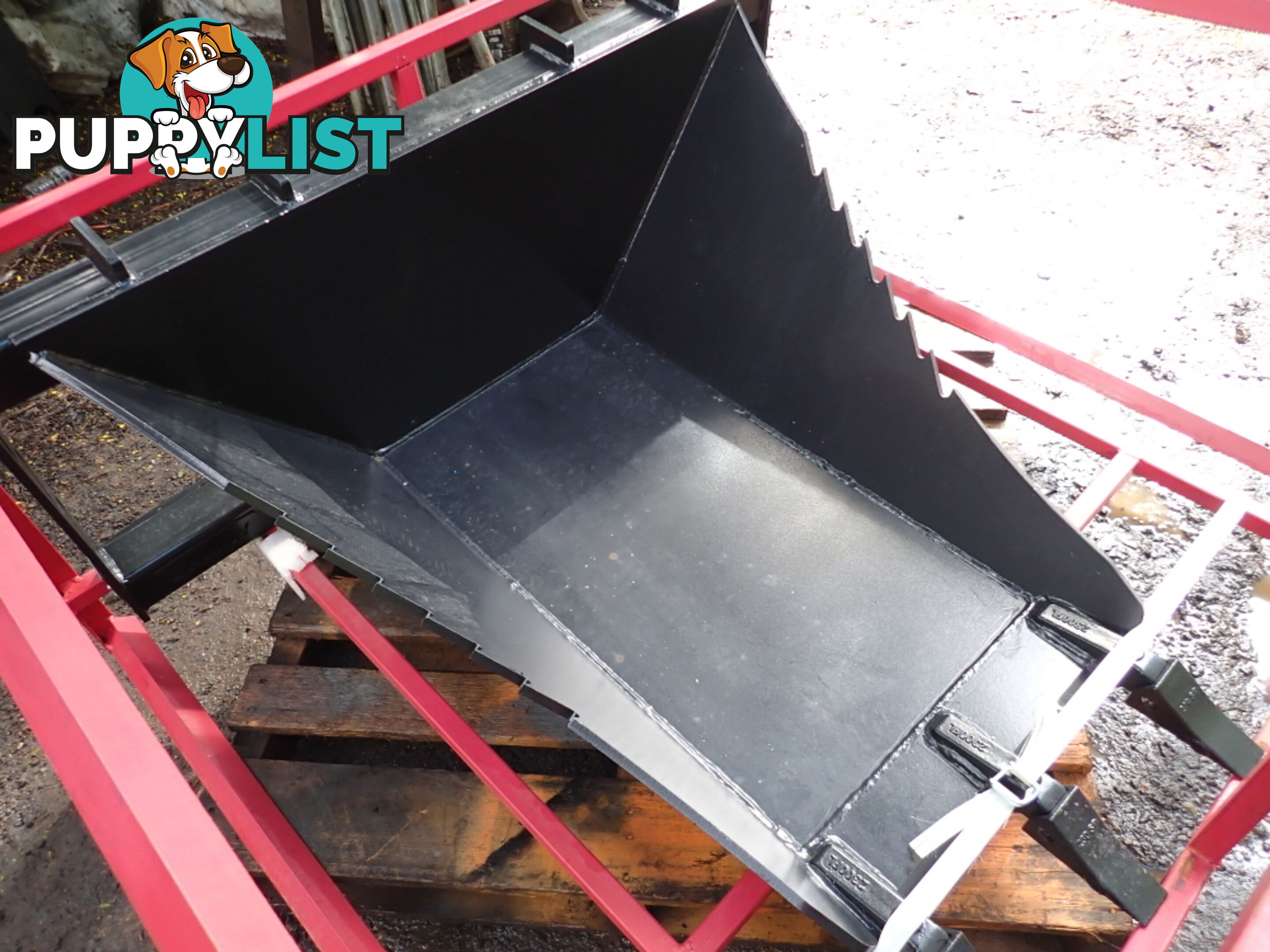 New Landy Skid Steer & Track Loader Tree Stump Removal Scoop Bucket