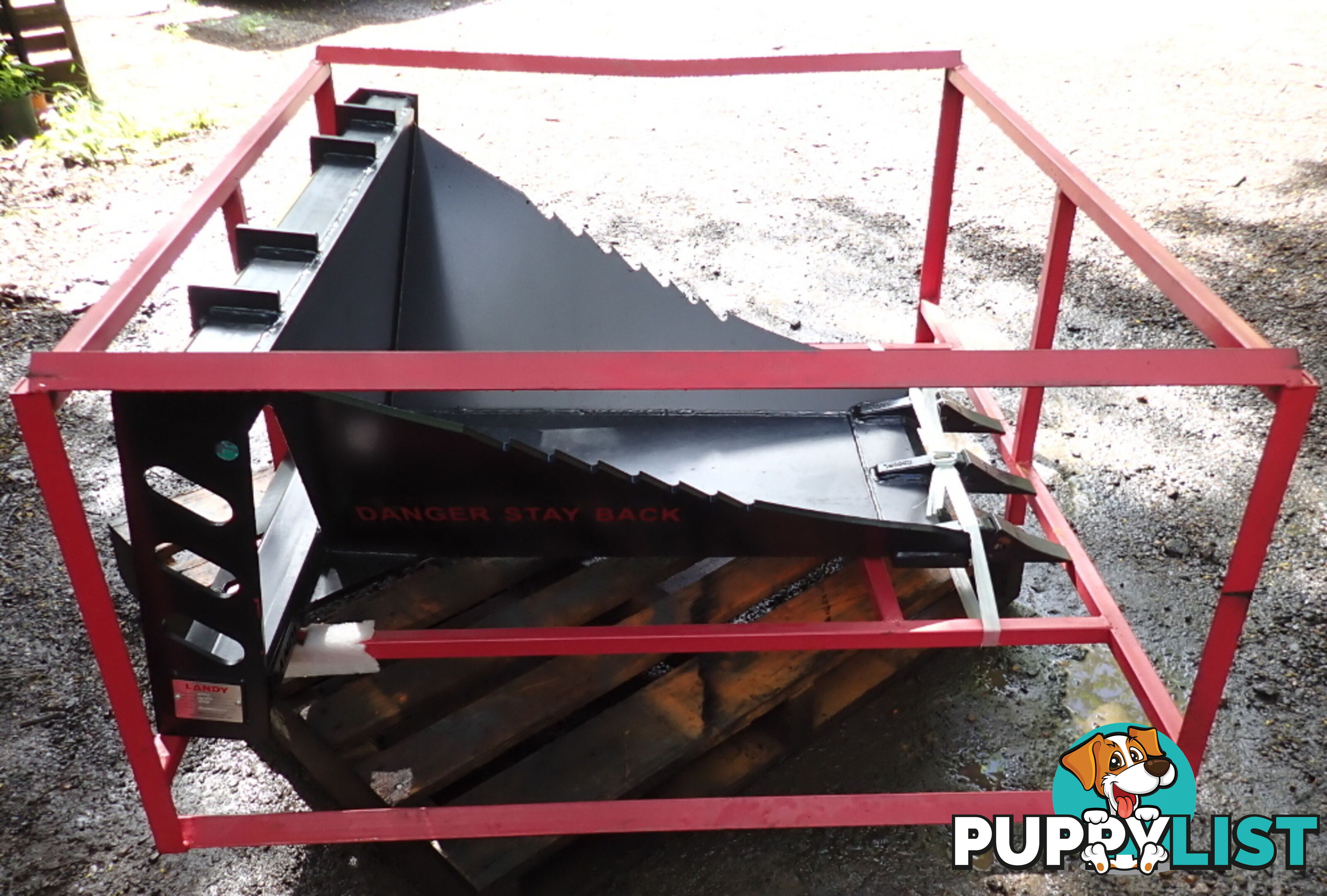 New Landy Skid Steer & Track Loader Tree Stump Removal Scoop Bucket