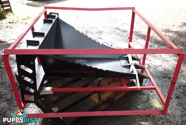 New Landy Skid Steer & Track Loader Tree Stump Removal Scoop Bucket