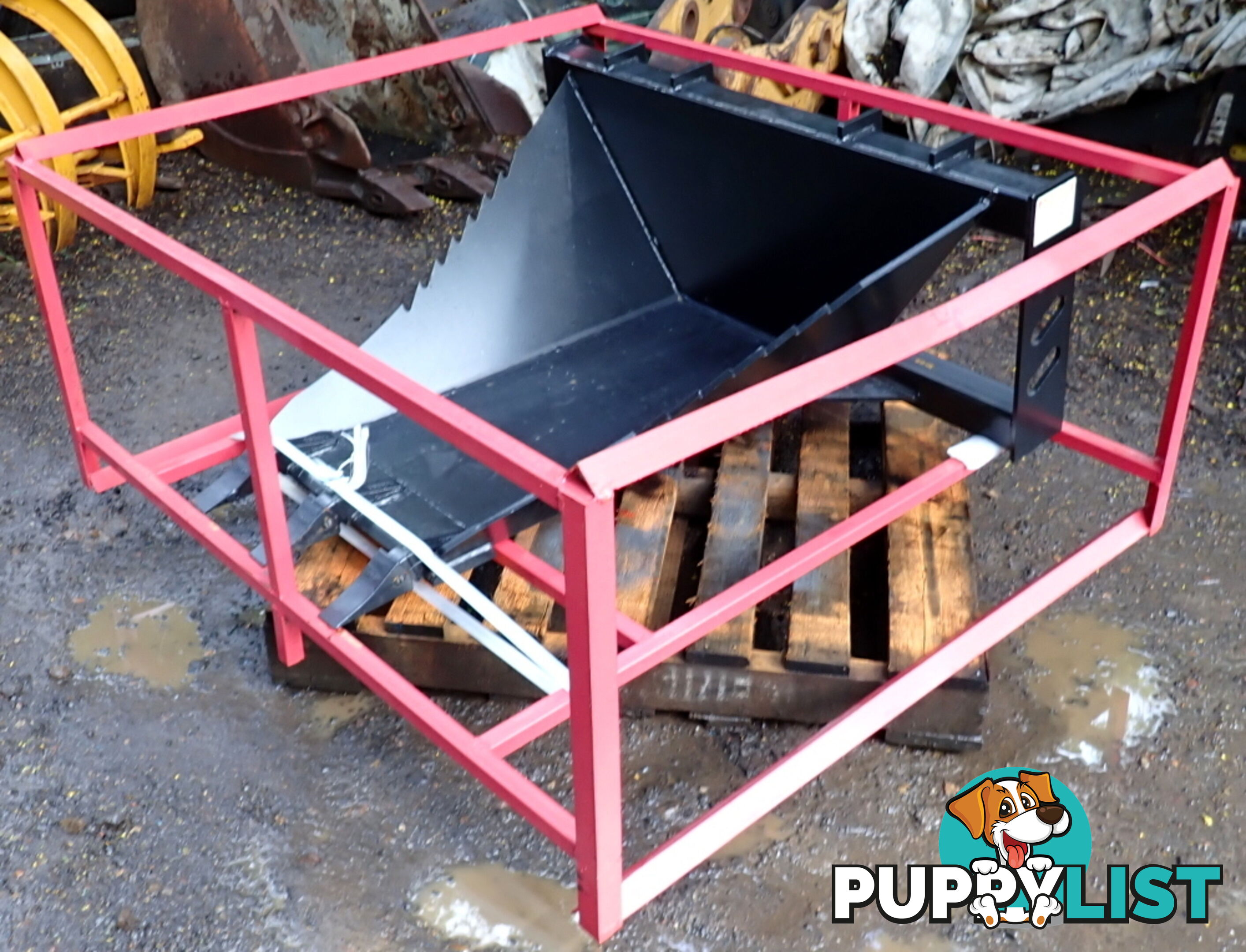 New Landy Skid Steer & Track Loader Tree Stump Removal Scoop Bucket