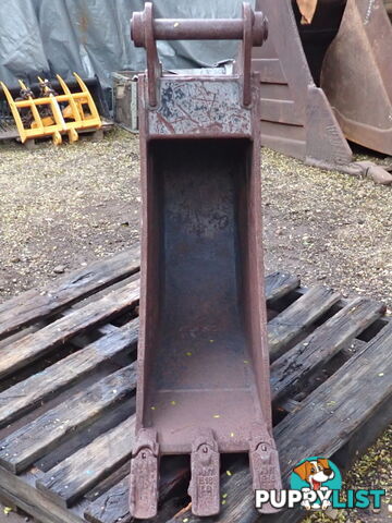 Barely Used 4-10 ton (45mm pin) 300mm OZ Buckets Excavator Trenching, Case, New Holland