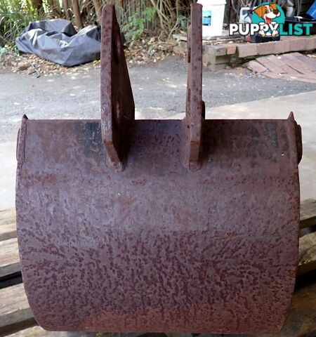 28.5mm pin, 450mm Excavator & Backhoe GP Digging & Trenching Bucket