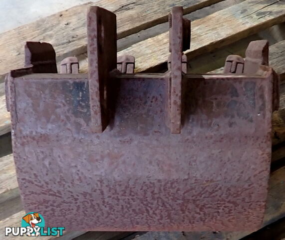 28.5mm pin, 450mm Excavator & Backhoe GP Digging & Trenching Bucket