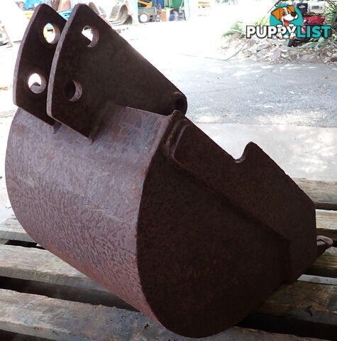 28.5mm pin, 450mm Excavator & Backhoe GP Digging & Trenching Bucket