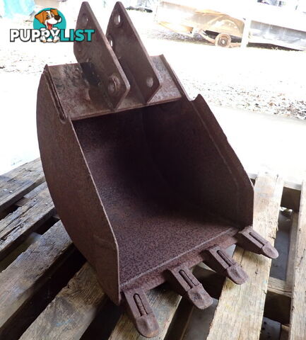 28.5mm pin, 450mm Excavator & Backhoe GP Digging & Trenching Bucket