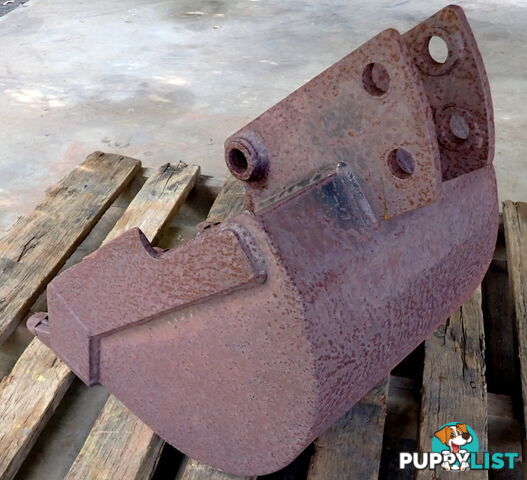 28.5mm pin, 450mm Excavator & Backhoe GP Digging & Trenching Bucket