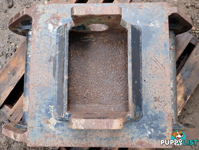 35-80 ton (130/115mm pin) Excavator Headstock Hitch Mounting Plate