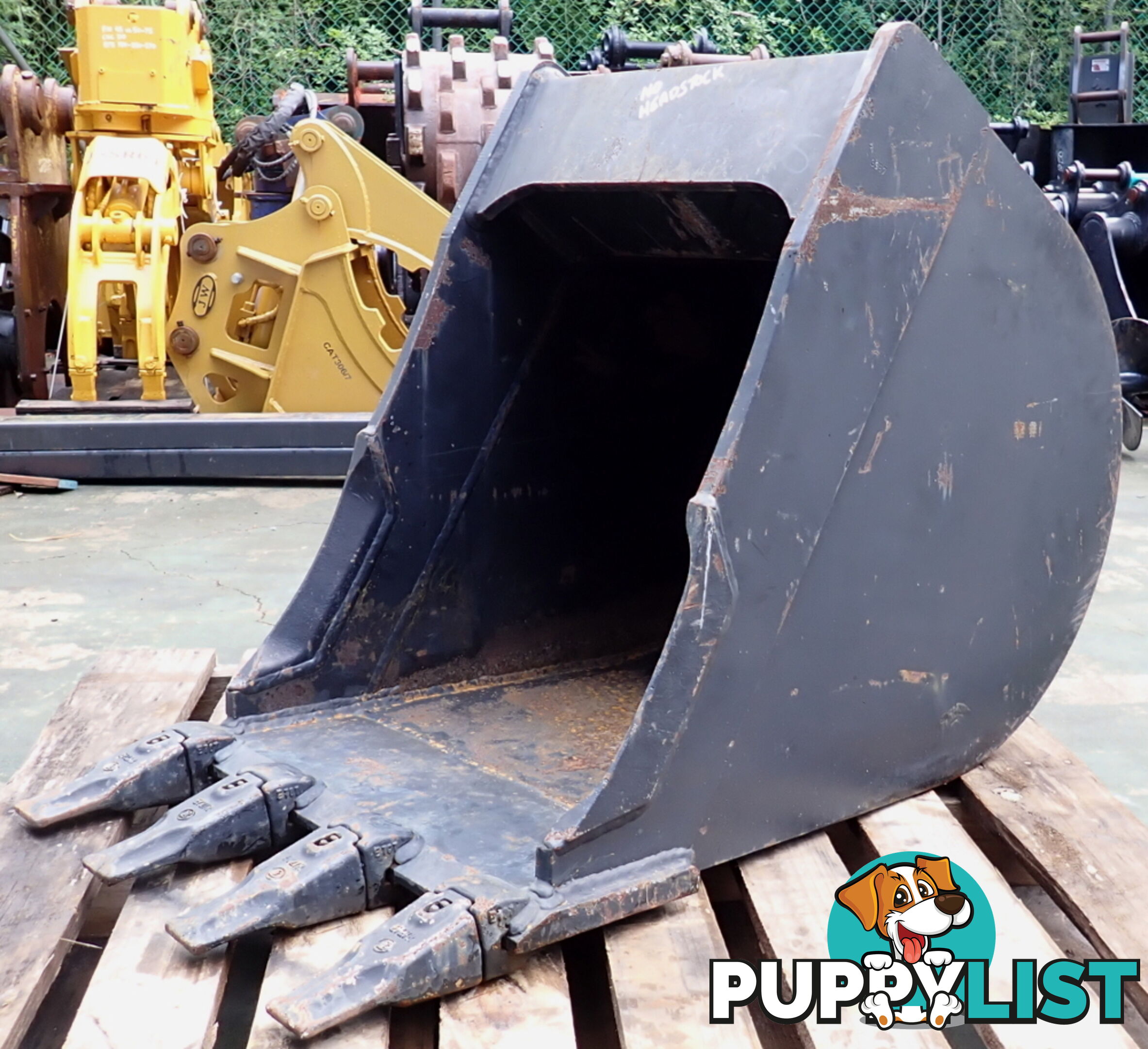 New 4-15 ton 550mm Attach2 Excavator Trenching & GP Bucket, No Headstock
