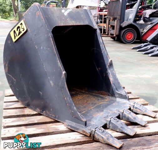 New 4-15 ton 550mm Attach2 Excavator Trenching & GP Bucket, No Headstock