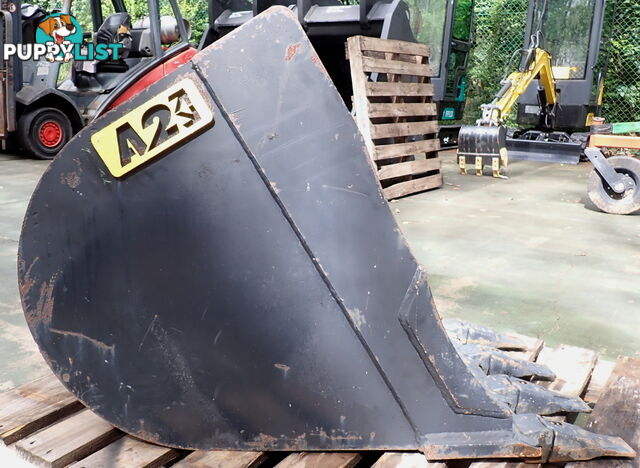 New 4-15 ton 550mm Attach2 Excavator Trenching & GP Bucket, No Headstock