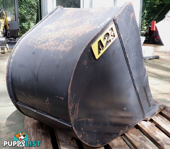 New 4-15 ton 550mm Attach2 Excavator Trenching & GP Bucket, No Headstock