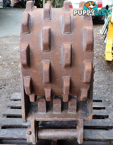 16-32 ton (80mm pin) 450mm Excavator Compaction Wheel