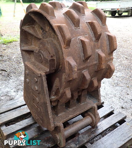 16-32 ton (80mm pin) 450mm Excavator Compaction Wheel