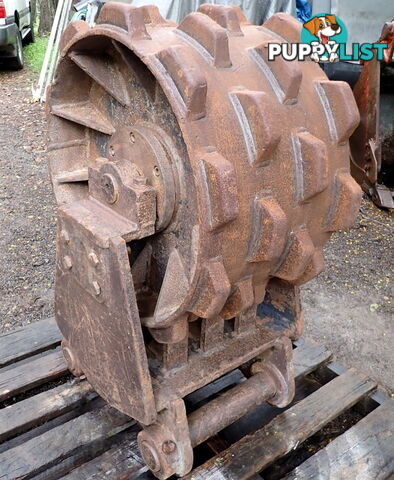 16-32 ton (80mm pin) 450mm Excavator Compaction Wheel