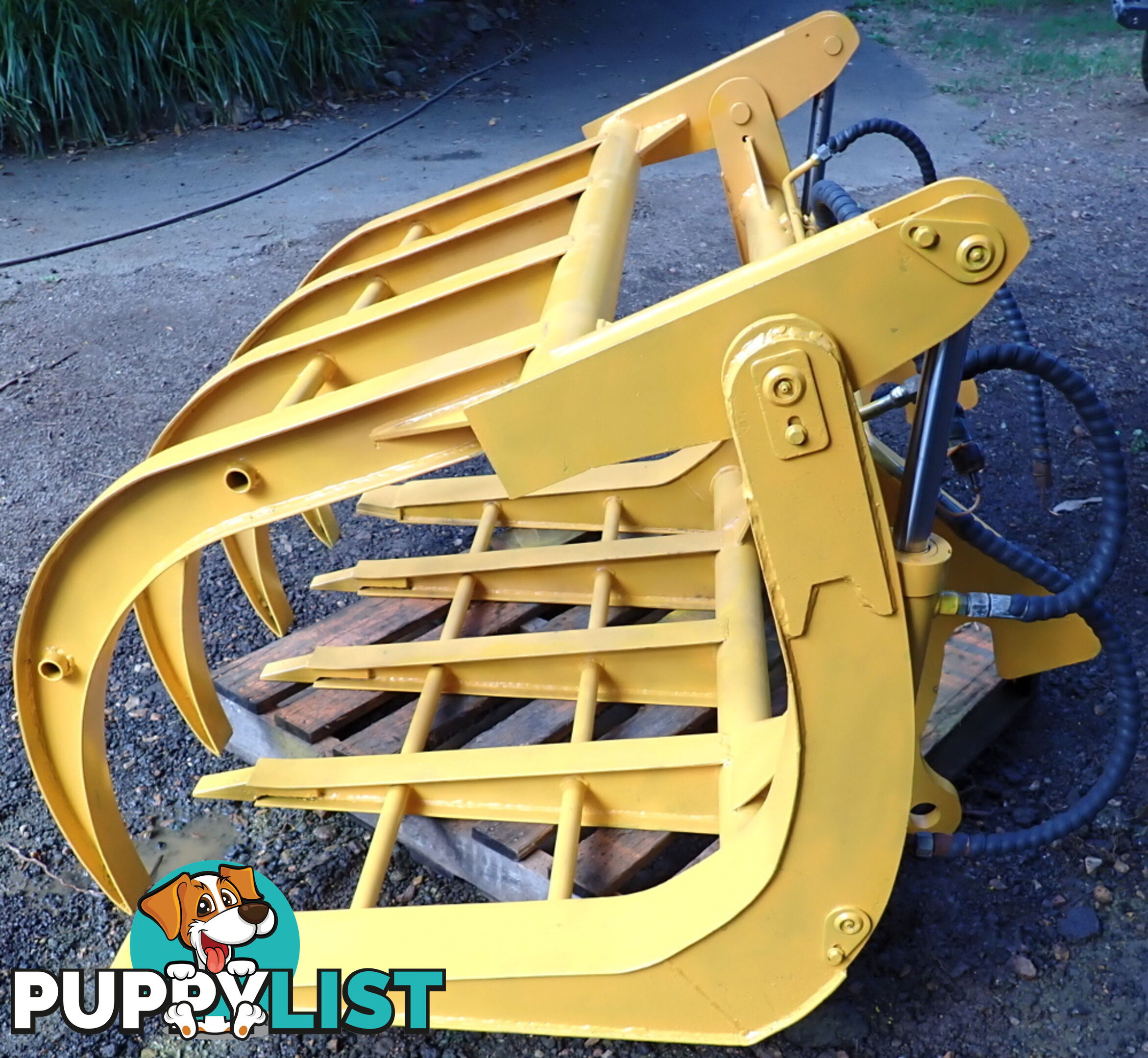Almost New 1600mm Tractor Loader Telehandler Hydraulic Log Grab Grapple