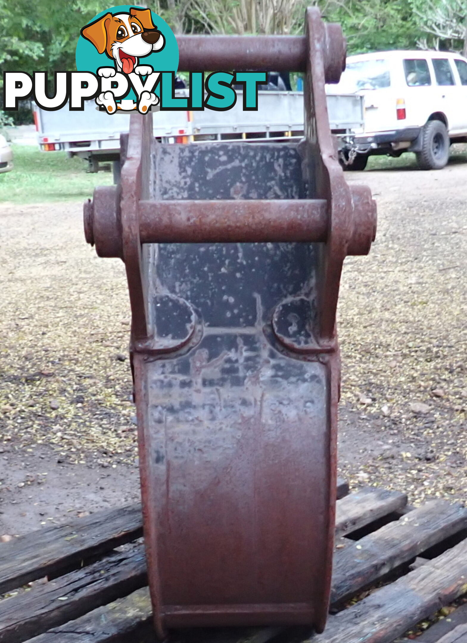 Barely Used 4-10 ton (45mm pin) 300mm OZ Buckets Excavator Trenching, Case, New Holland
