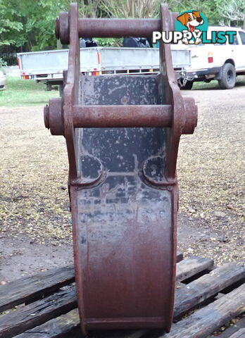 Barely Used 4-10 ton (45mm pin) 300mm OZ Buckets Excavator Trenching, Case, New Holland
