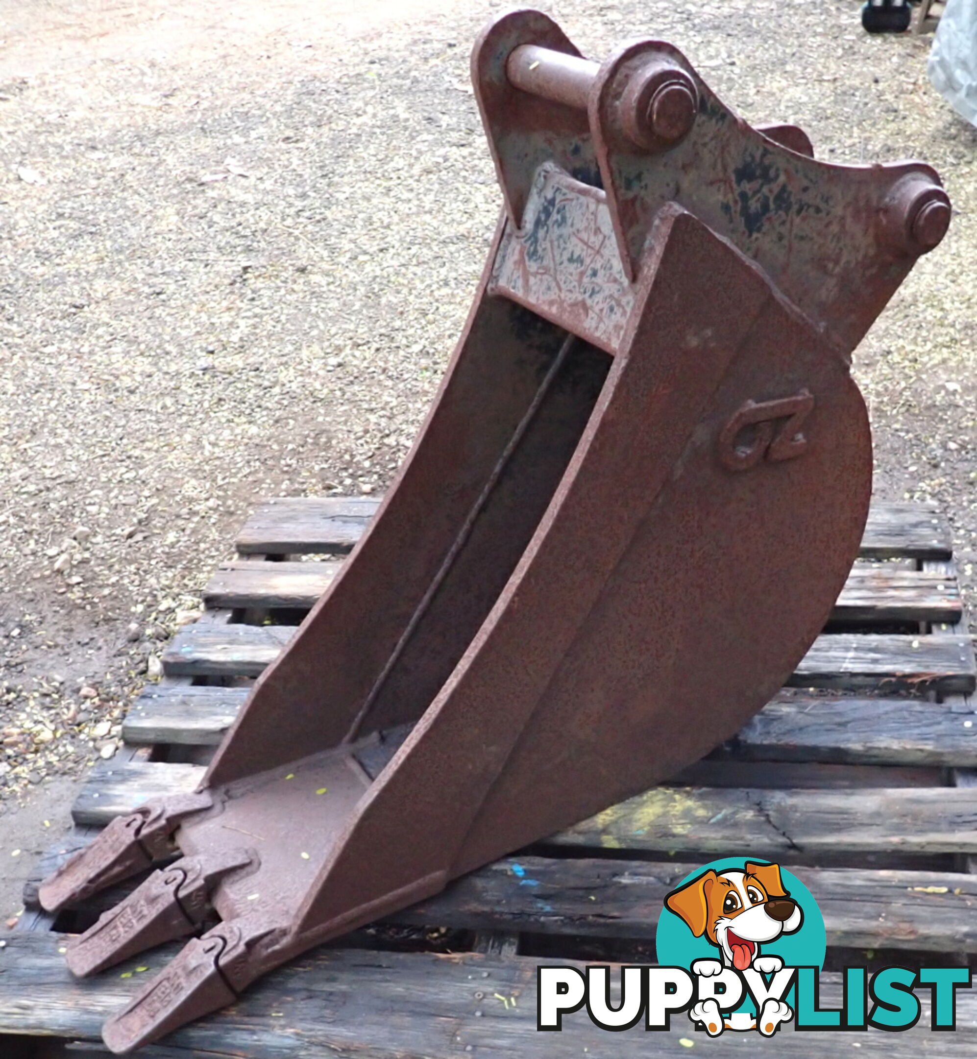 Barely Used 4-10 ton (45mm pin) 300mm OZ Buckets Excavator Trenching, Case, New Holland