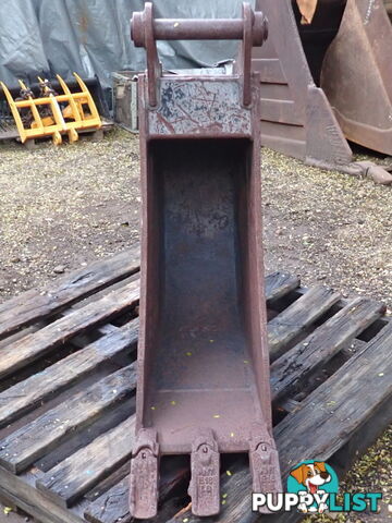 Barely Used 4-10 ton (45mm pin) 300mm OZ Buckets Excavator Trenching, Case, New Holland