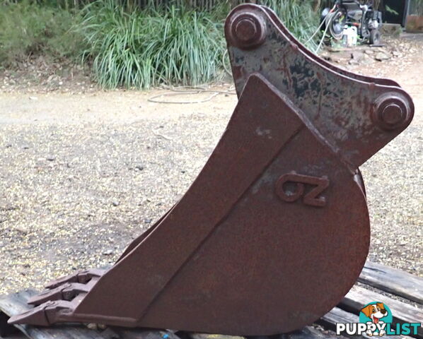 Barely Used 4-10 ton (45mm pin) 300mm OZ Buckets Excavator Trenching, Case, New Holland