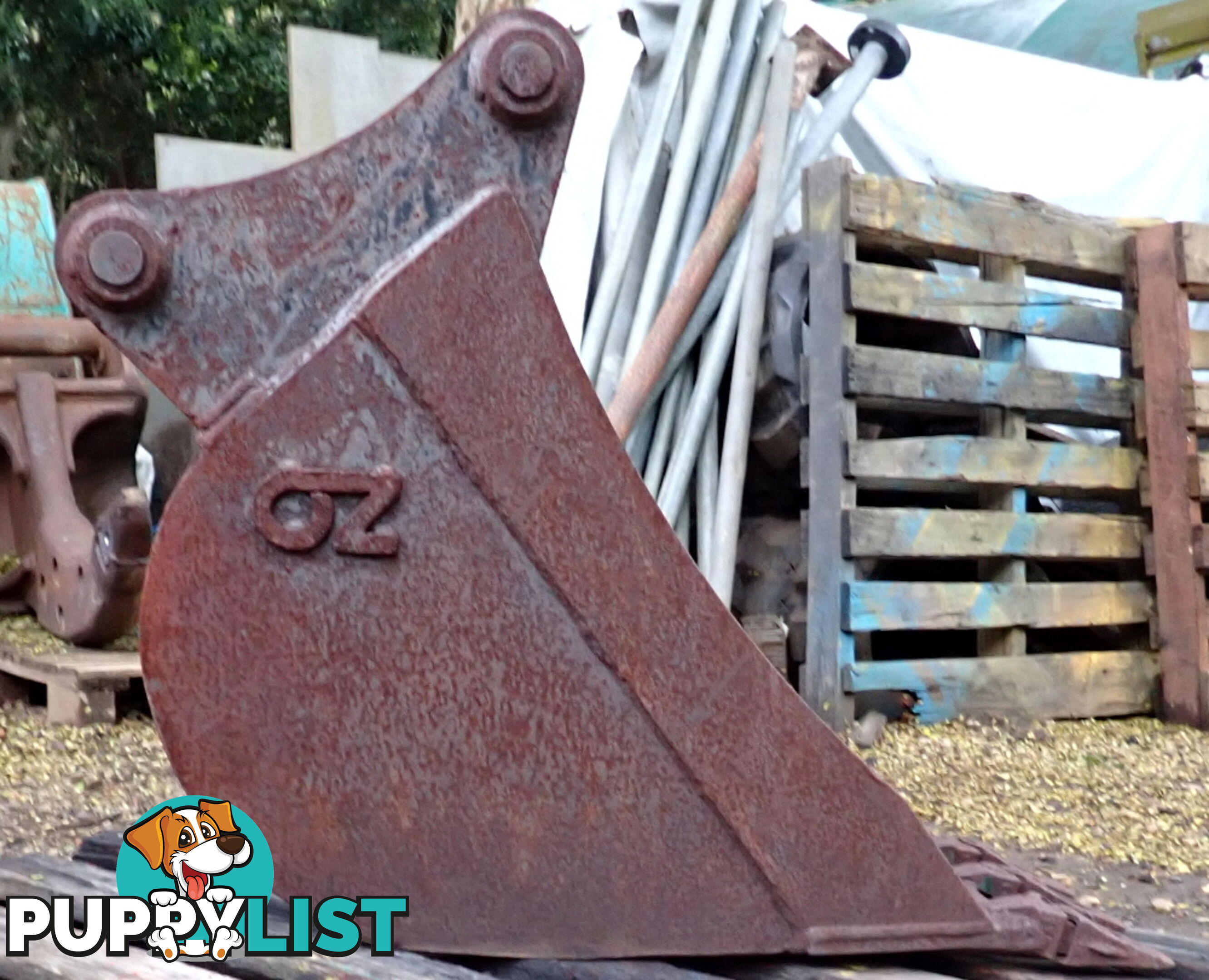 Barely Used 4-10 ton (45mm pin) 300mm OZ Buckets Excavator Trenching, Case, New Holland