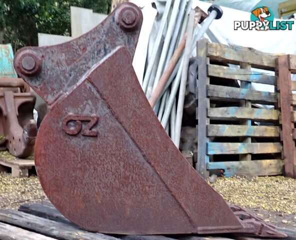 Barely Used 4-10 ton (45mm pin) 300mm OZ Buckets Excavator Trenching, Case, New Holland