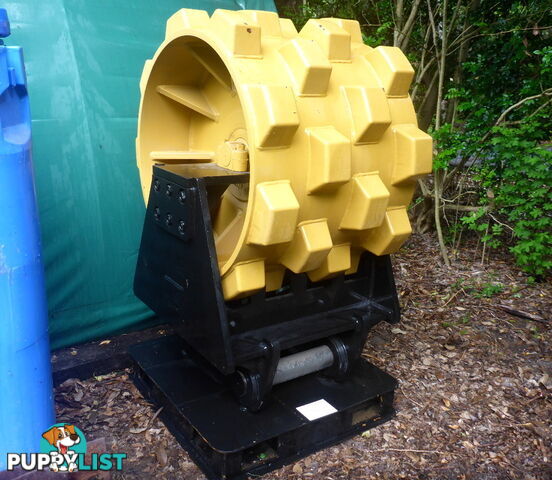 New 25-50 ton (100/90/80mm pin) 810mm Excavator Compaction Wheel