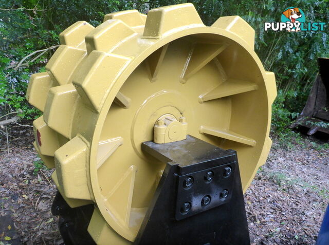 New 25-50 ton (100/90/80mm pin) 810mm Excavator Compaction Wheel