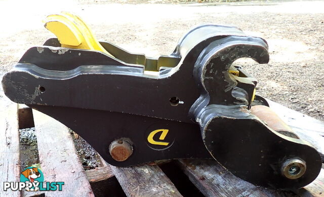 New Case 590ST Backhoe (44.45/50mm pin) Doherty Hydraulic Quick Hitch Coupling