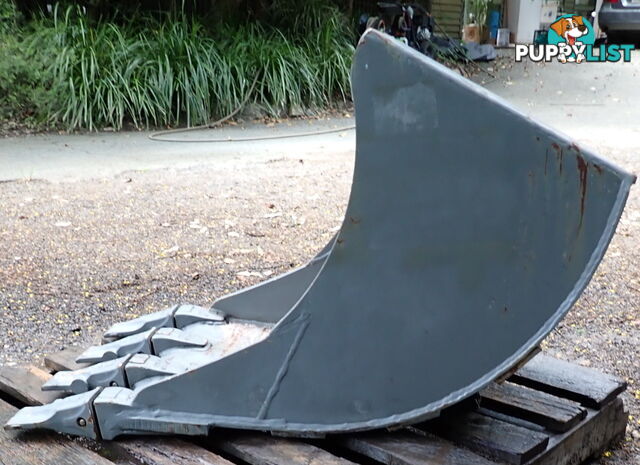 New 4-15 ton 600mm Doherty Excavator Deep Trenching Banana GP Bucket, No Headstock