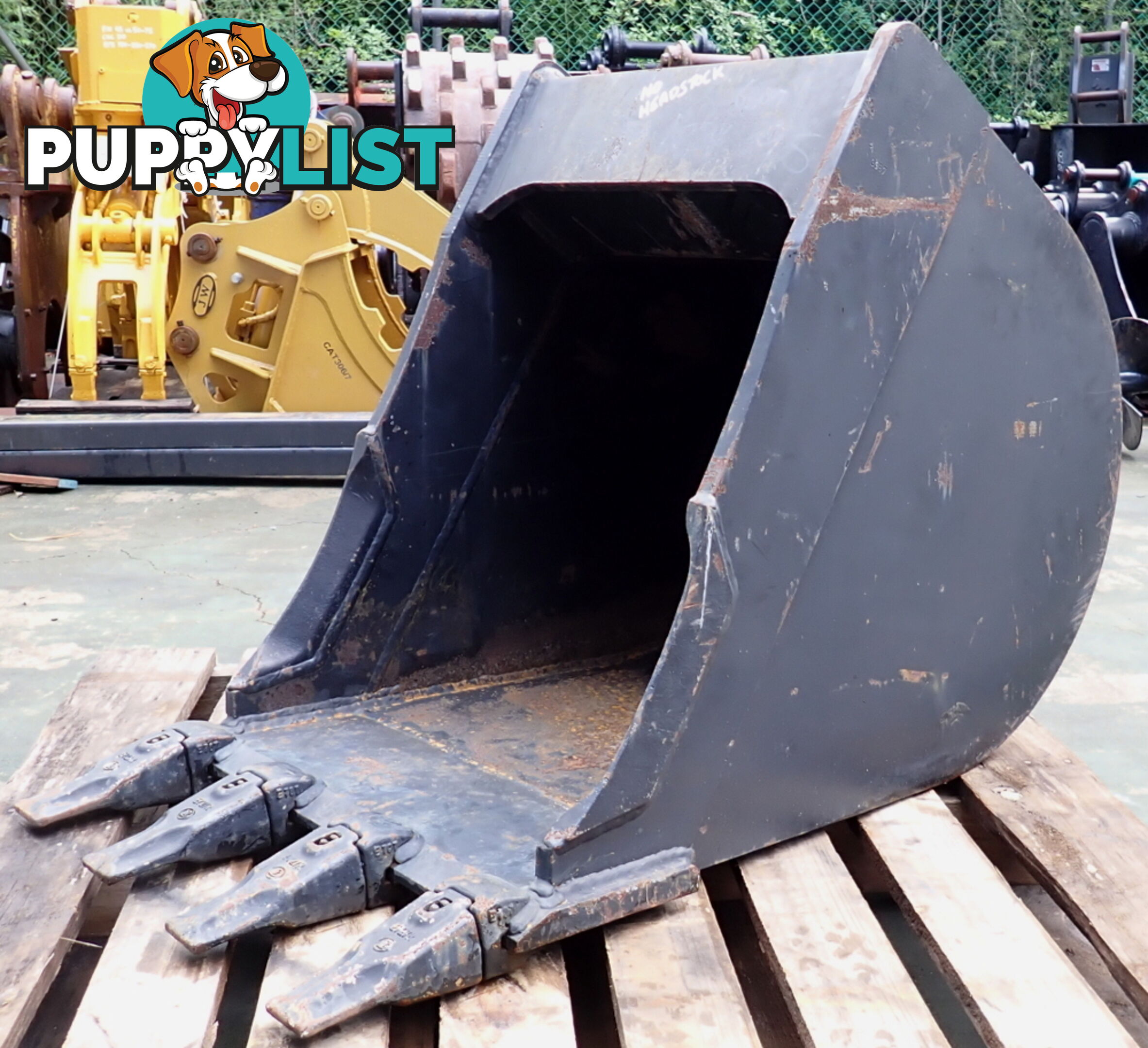 New 4-15 ton 550mm Attach2 Excavator Trenching & GP Bucket, No Headstock