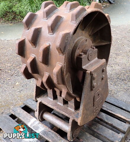 16-32 ton (80mm pin) 450mm Excavator Compaction Wheel