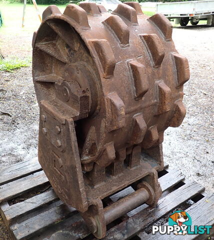 16-32 ton (80mm pin) 450mm Excavator Compaction Wheel