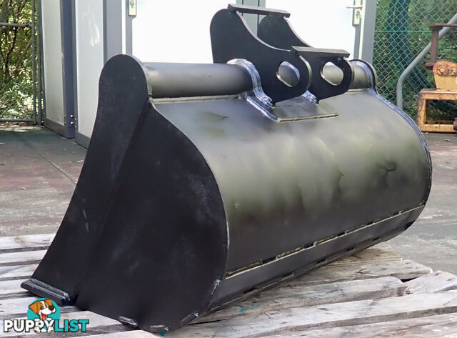 New 4-12 ton 1000mm AHE Excavator / Backhoe Mud Batter Bucket, Partial Headstock
