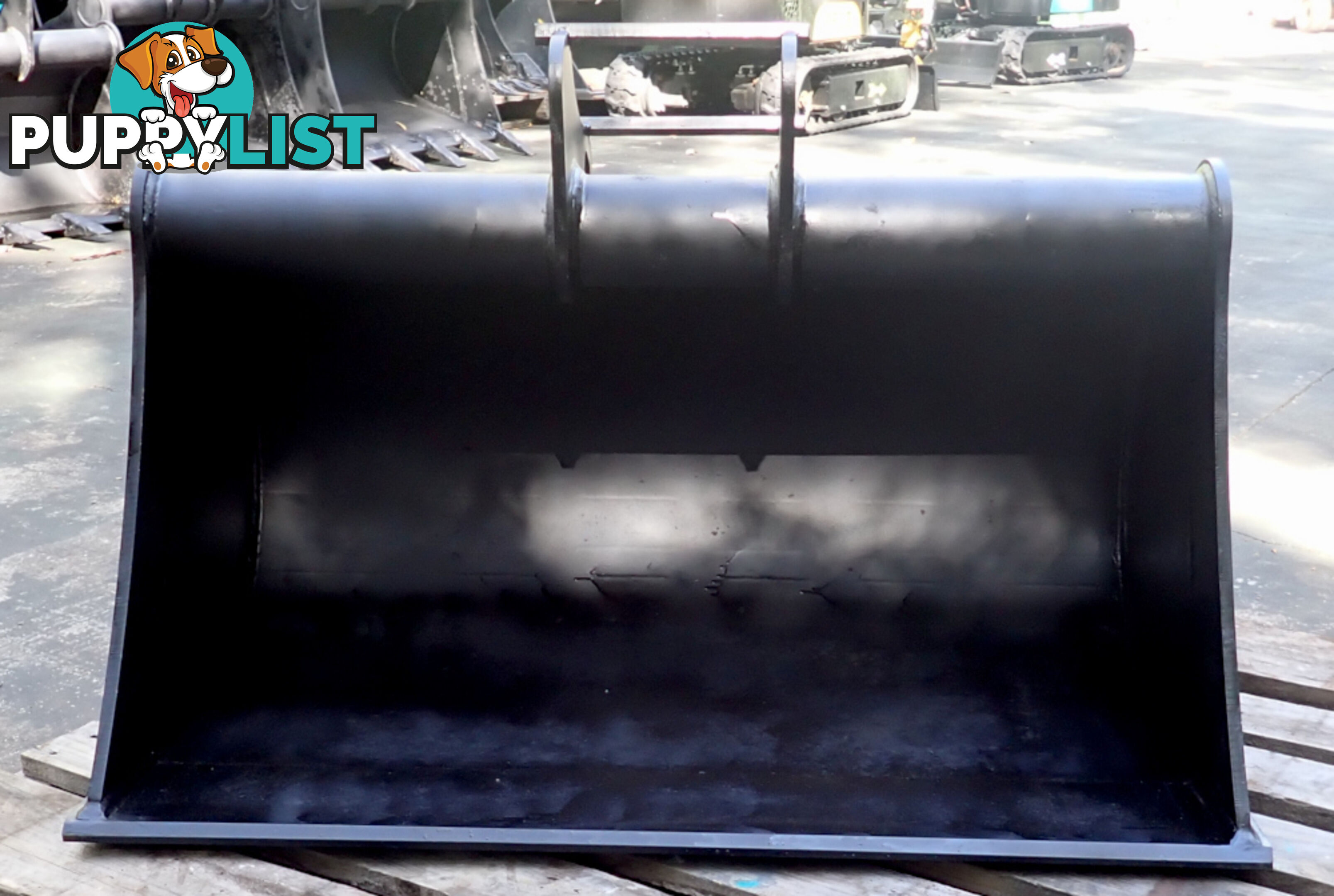 New 4-12 ton 1000mm AHE Excavator / Backhoe Mud Batter Bucket, Partial Headstock