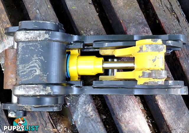 New Case 590ST Backhoe (44.45/50mm pin) Doherty Hydraulic Quick Hitch Coupling