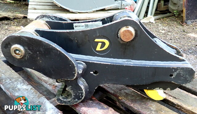 New Case 590ST Backhoe (44.45/50mm pin) Doherty Hydraulic Quick Hitch Coupling
