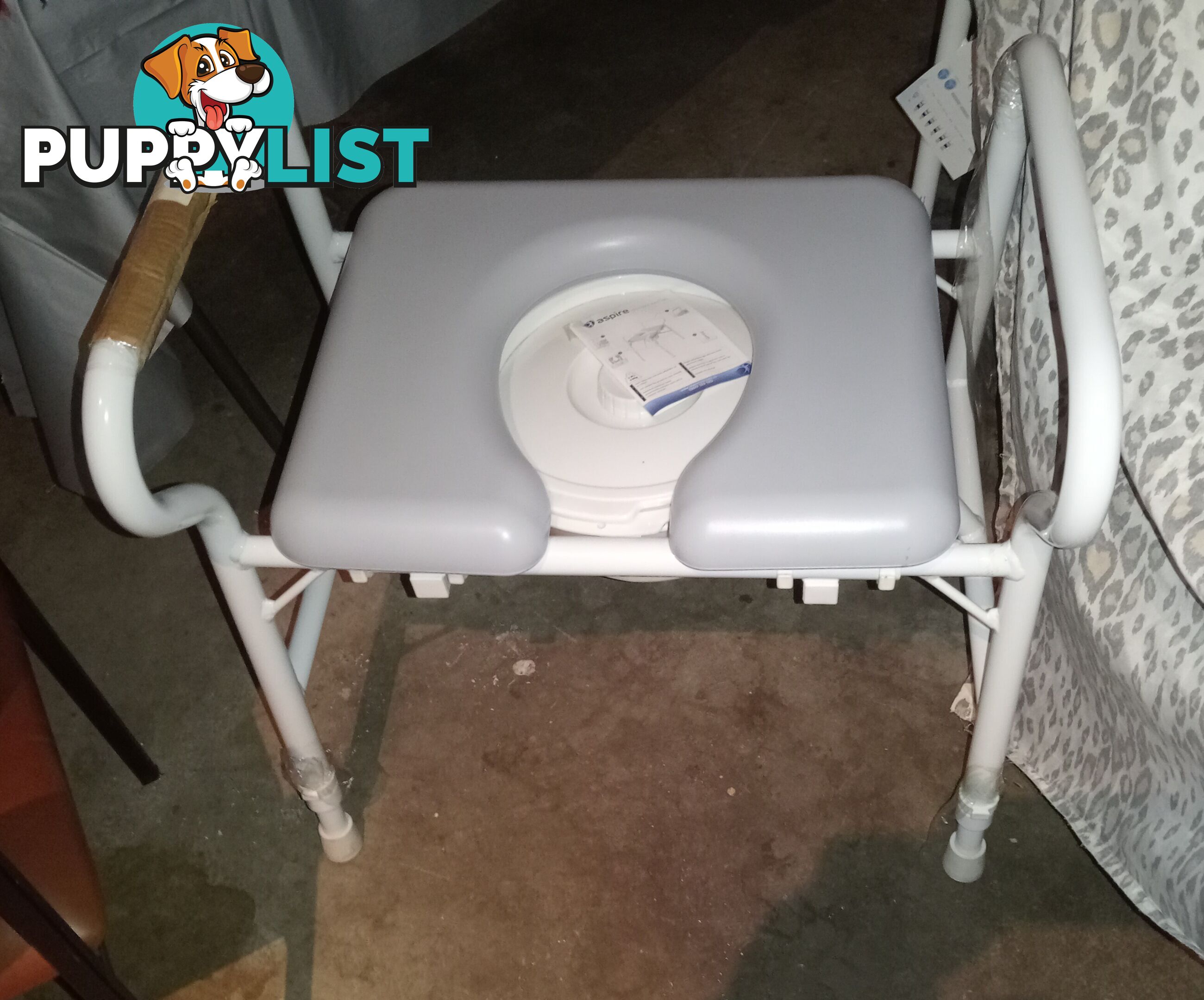 Custom-made toilet commode